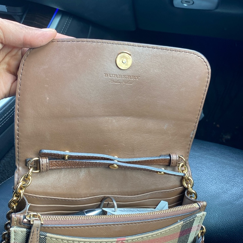 Preowned BURBERRY Leather And House Check Wallet With Detachable Strap In Tan. - Picture 6 of 7